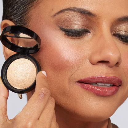 LAURA GELLER Baked Travel Size Illuminating Highlighter - Portofino