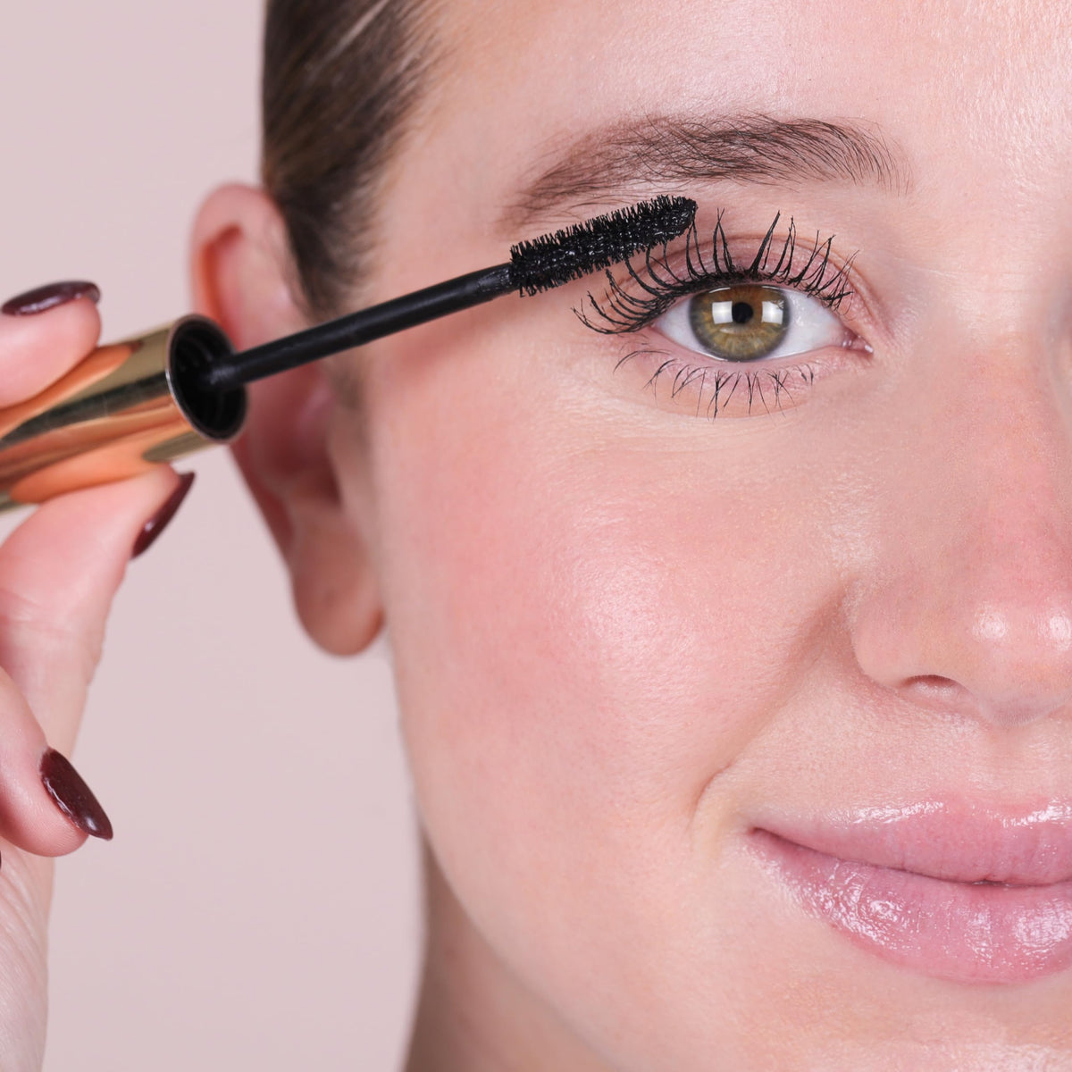 Wander Beauty Mile High Club Length + Define Black Mascara - Smudge-Proof, Lash Lengthening Mascara for a Full, Fanned Out Effect - Castor Oil + Peach Leaf Conditions & Strengthens - 0.31 fl oz